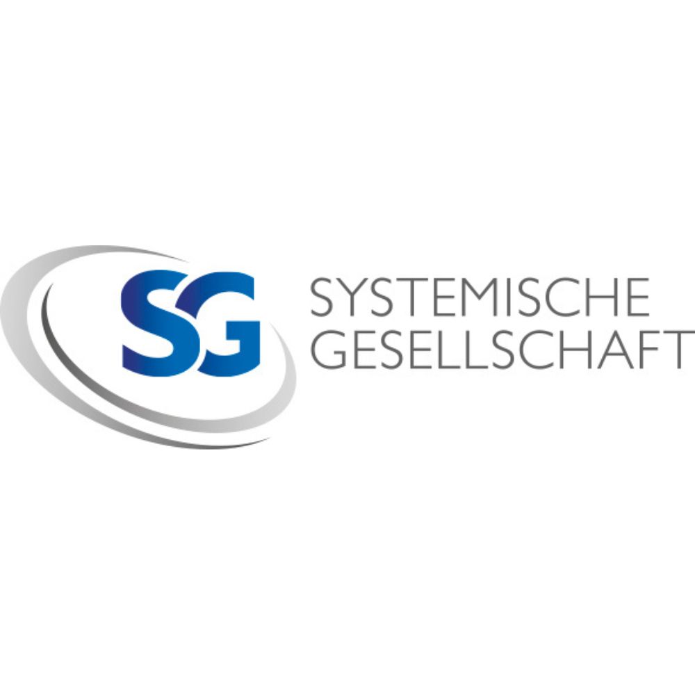 Logo der Systgemischen Gesellschaft. Weißer Hintergrund darauf ein Schriftzug Systemische Gesellschaft in grauer Schrift, sowie die Abkürzung in Großbuchstaben SG auf der linken Seite