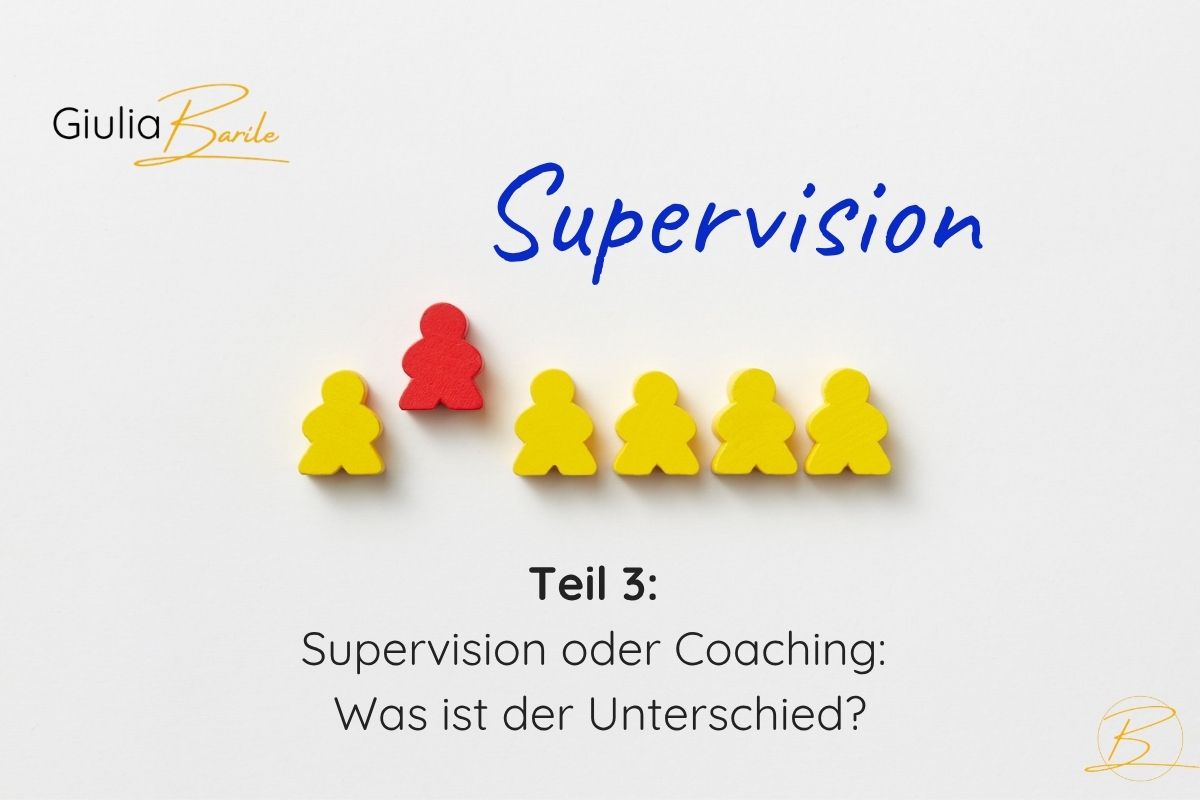 Bild mit grauen Hintergrund, Schriftzug Giulia Barile in der oberen linken Ecke, der blauen Überschrift Supervision in der Mitte. Darunter 5 gelbe und 1 rote Figur, wobei die rote Figur etwas höher positionierst ist als die gelben. Darunter der Titel Teil 3: Supervision oder Coaching. Was ist der Unterschied?