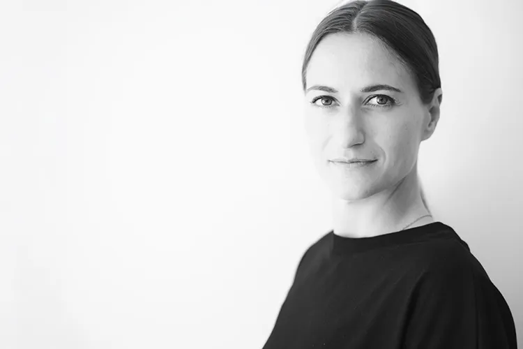 Portrait von Giulia Barile, DGSv-zertifizierte systemische Supervisorin in Köln und Coach und Mentorin für Frauen in der beruflichen Neuorientierung